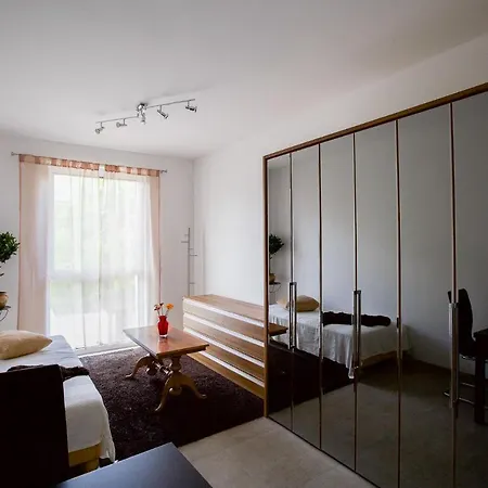 Apartment Exklusive Und Helle Ferienwohnung In Leipzigs Sudvorstadt *