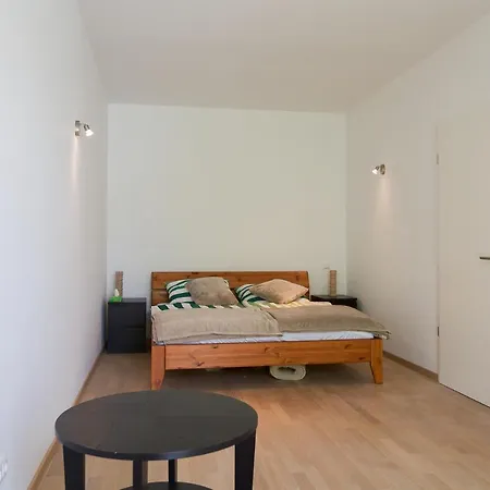 Exklusive Und Helle Ferienwohnung In Leipzigs Sudvorstadt *